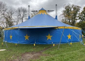 Zirkuszelt
